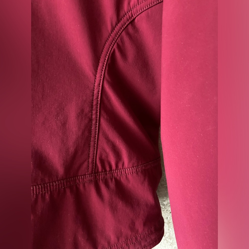 Patagonia Women’s Jacket with Fleece Interior - Picture 6 of 16